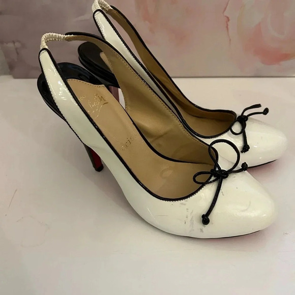 ! Christian Louboutin Cream Patent Leather Georgineta Pumps sz 40 - Picture 3 of 10